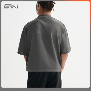T-shirts de football surdimensionnés pour hommes avec logo personnalisé, style streetwear ample et court avec motif de lettres en maille - Product Image 5