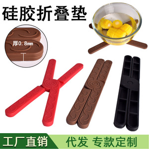 แผ่นรองจานซิลิโคนแบบพับได้รูปทรงกากบาททนความร้อนกันลื่นที่รองหม้อ - Product Image 2