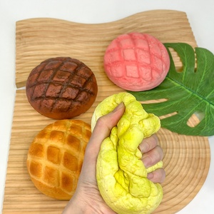 1 unidad de modelo de pan de piña simulado de rebote lento, modelo de pan de imitación para fiestas, material de PU para aliviar la presión - Product Image 2