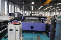 Raycus Brand New Fiber Laser Cutting Machine 1500mm * 3000mm Laser Tube et plaque Métaux Cutting Laser Source Garanti