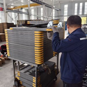 भंडारण और खरीदारी के लिए एंटी-टकराव फ्रेम फोल्डेबल प्लेटफॉर्म के साथ नए डिजाइन बड़े पांच पहिया नायलॉन ट्रॉली - Product Image 4