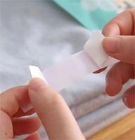 Cinta Adhesiva de Doble Cara para Ropa y Moda, 50 Tiras Precortadas, Cinta para Lencería, Fijación Segura para Estilismo Diario, Cinta para Cuerpo y Vestidos