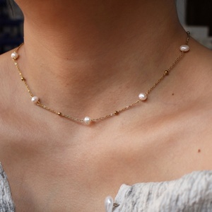 สร้อยคอโซ่ไข่มุกเทียมทรงเรขาคณิตชุบทองสไตล์เกาหลีสำหรับผู้หญิง ดีไซน์หลากหลายรูปแบบการสวมใส่ - Product Image 3