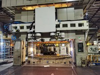 Système d'automatisation de poinçonnage motorisé à grande vitesse contrôlé par PLC, bras robotisé de type portique pour ligne de presse hydraulique
