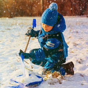 Grandes pelles à neige rouges avec pelle et manche en plastique pour enfants - Vente en gros de pelles à neige en plastique, meilleur cadeau pour les jeux d'<span class=keywords><strong>hiver</strong></span> en extérieur - Product Image 3