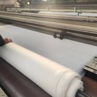 Tapis de salon en polyester avec surface moelleuse, également adapté comme tapis de coffre de voiture ou tapis d'escalier, respectueux de l'environnement