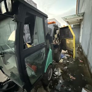 Balayeuse routière d'occasion Haide S16 avec cabine complète climatisée, moteur diesel, pour le nettoyage des rues, des usines et des parcs. - Product Image 4