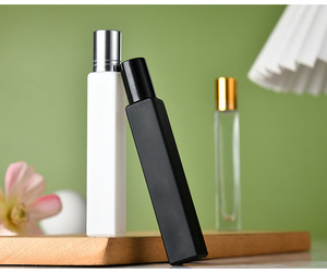 Botella de vidrio negro de 10 ml con rodillo y collar de bambú para aceite esencial, perfume, crema para ojos, mascarilla facial, colorete - Negro primario sellado con rodillo - Product Image 5
