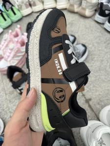 Venta al por mayor de fábrica, precio económico, en stock, zapatillas deportivas ligeras de PU para niñas con superficie de malla. - Product Image 3