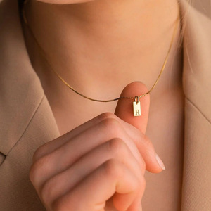 Vente en gros de breloques et pendentifs en acier inoxydable avec 26 lettres initiales, accessoires, symbole porte-bonheur, collier, cadeau d'anniversaire - Product Image 1