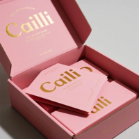 Boîte cadeau en papier kraft biodégradable avec logo personnalisé, pelliculage mat, gaufrage rose, échantillon gratuit, emballage de luxe