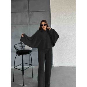 Ensemble en tricot à capuche noir pour femme, taille S, pull confortable et pantalon assorti - Product Image 1