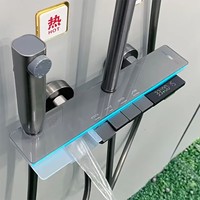Mitigeur thermostatique numérique contemporain en laiton à quatre fonctions, avec barre coulissante à trois poignées, touches piano et modes de jet pluie et massage