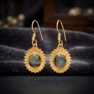 Boucles d'oreilles clous en laiton faites à la main avec pierres précieuses, plaquées or, style ethnique bohème - Product Image 3