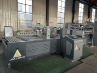Ligne de production entièrement automatique de boîtes en carton avec colleuse à plis et fonction de regroupement ligne de production de boîtes en carton ondulé
