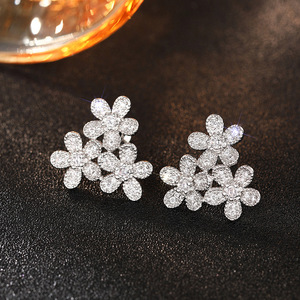 Eleganti Orecchini a Perno con Fiore per Donne, Accessori per Orecchie Dolci e alla Moda per Uso Quotidiano - Product Image 1