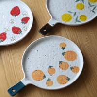 Assiette plate fruitée en céramique de style mignon avec poignée vaisselle à motif de dessin animé mignon imprimé personnalisé assiette en céramique irrégulière