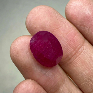 Pierre précieuse naturelle rubis ovale de 7,95 carats, rouge intense, pour bague de luxe, pendentif et bijoux fins sur mesure - Product Image 1