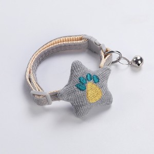 Lindo estilo de cartón Collar de gato suave Correa de poliéster sólido para mascotas con campana Diseño sólido elegante - Product Image 2