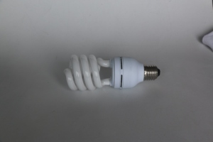 Ampoule fluorescente E27 CFL à demi-spirale, produit à économie d'énergie - Product Image 3