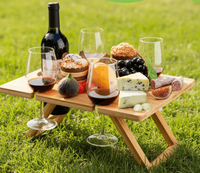 Table de pique-nique pliante moderne en bambou gravé avec support à vin intégré pour extérieur, camping et jardin