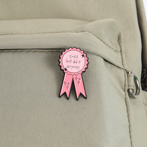 Ensemble de pin's en émail créatifs rose avec citation élégante 'Cried <span class=keywords><strong>But</strong></span> Did It Anyway', badge métallique, accessoire de revers, cadeau - Product Image 4