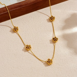 Modern Chinese Style Rose Clavicle Necklace Gold Plated Stainless Steel Chain Camellia Motif Daily Wedding Jewelry - Product Image 2
