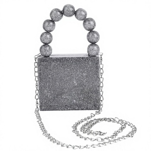 Bolso de mano tipo clutch plateado con purpurina y asa de esferas con cuentas, de diseño, para fiestas y eventos, para compradores mayoristas, OEM y de marca privada - Product Image 1