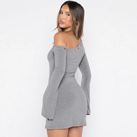Robe mini crayon Y2K asymétrique noire unie, sexy et audacieuse, à manches longues, avec œillets métalliques, lavable et écologique, taille naturelle