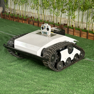 Les tondeuses à chenilles sont une nouveauté pour l'entretien des espaces verts des parcs urbains. Les tondeuses électriques intelligentes peuvent monter facilement les pentes. - Product Image 4