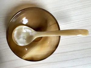 Cuenco de cuerno de búfalo natural hecho a mano con juego de cuchara a juego ecológico precio al por mayor accesorio de comedor sostenible - Product Image 2