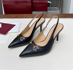 Chaussures à talons hauts classiques de style luxueux avec boucle en forme de mors de cheval, bout pointu et talon fin. Chaussures à bride arrière en cuir véritable - Product Image 3