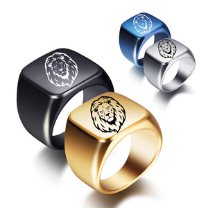 Bague en acier inoxydable tête de lion 18 mm carrée, bijoux de mode pour homme, cadeau, options de couleurs bleu, noir, or, argent - Product Image 1