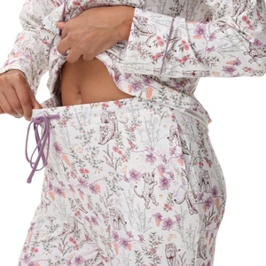 Pijamas de Algodón con Estampado Floral de Manga Larga Personalizados, Conjuntos de Pijamas Personalizados con Ribete, Ropa de Dormir de Bambú para Mujer - Product Image 4