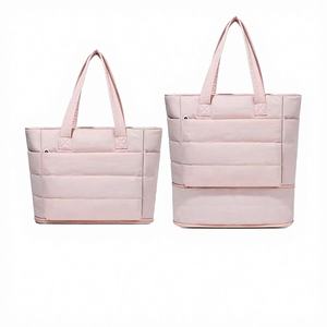 Sac fourre-tout matelassé plissé de luxe pour femme - Capacité 1-1,9 L - Logo personnalisé - Fermeture éclair portable - Toutes saisons - Matériel NYLON - Usage quotidien - Product Image 1