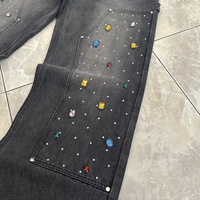 Jean rétro personnalisé pour hommes Pantalon en denim avec strass brillant avec étiquette de patch de mode vintage en détresse Conception de jambe droite et jambe large