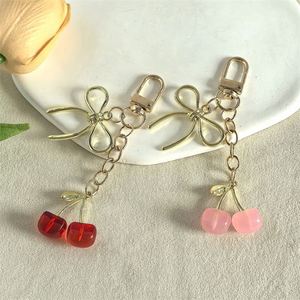 Porte-clés cerise en résine brillante, mignon et exquis, petit pendentif 3D en forme de cerise pour sac - Product Image 4