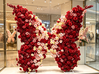 Décoration de vitrine géante 3D JD Brand en forme de papillon, cadre en fer, fleurs artificielles colorées, papillons