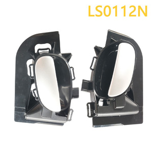 มือจับประตูด้านใน Adili รุ่น LS0112N สีดำเงิน สำหรับรถยนต์ Peugeot 206 ปี 1998-2012 - Product Image 5