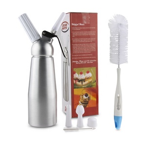Utensili da Cucina per Dessert, Sifone per Panna Montata in Alluminio di Alta Qualità con Beccucci e Supporto, 1 Pinta, Colore Argento - Product Image 2