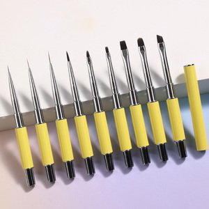 Pinceaux à ongles professionnels avec manche métallique jaune personnalisé pour la manucure, le nail art, le gel, les lignes françaises, les détails, les rayures et les motifs floraux - Product Image 3