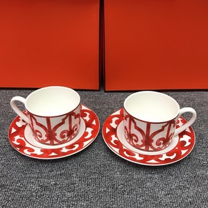 Vente chaude, tasse à café et soucoupe en porcelaine osseuse de style occidental, design classique, écologique, 250 ml, motif en fer forgé rouge - Product Image 5