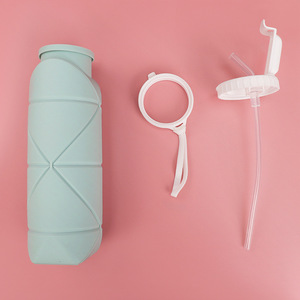 Bouteille d'eau pliable en silicone écologique 620 ml avec paille, sans BPA, pour les voyages et le camping en extérieur - Product Image 4