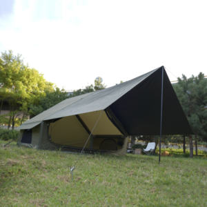 Tente de camping gonflable verte 6,3 m² avec auvent, porte simple, sans fenêtre, en tissu Oxford 300D et colonnes d'air en PVC – Offre spéciale - Product Image 2