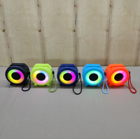 Nouvelle Enceinte Portable Extérieure Mini Sans Fil Étanche en Plastique avec Subwoofer DC, Lumière LED RGB 7 Couleurs et Horloge, Mode Privé Transfrontalier