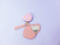 Miroir de poche en cuir PU Winway, petit miroir de maquillage en forme de cœur portable avec porte-clés, logo personnalisé, miroir compact, cadeau pour femmes