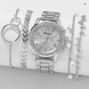 Montres-bracelets haut de gamme pour femmes à la mode Style Hong Kong Bracelet en acier inoxydable Boîtier en alliage Montres polyvalentes pour femmes - Product Image 2