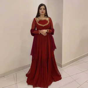 Robe de soirée rouge en georgette brodée à manches longues, robe longue plissée, tenue de soirée Bollywood, robe de mariage - Product Image 1