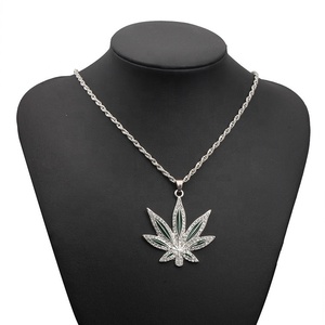 Collier en alliage <span class=keywords><strong>de</strong></span> zinc avec <span class=keywords><strong>feuilles</strong></span> <span class=keywords><strong>de</strong></span> mauvaises herbes, bijoux brillants à cristaux, sur mesure, plaqué or, pour hommes, hip-hop, bricolage - Product Image 5