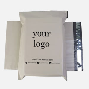 カスタムポリありがとう配送バッグ黒18x15包装封筒バッグカスタムプリントとロゴ付き - Product Image 1